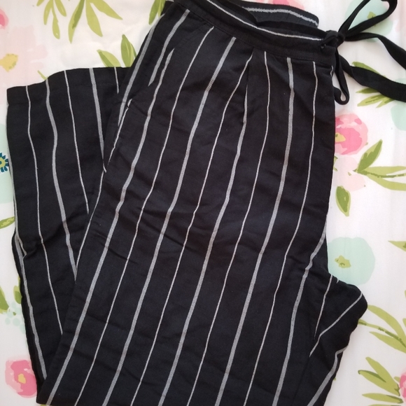 SOLD Mid-Rise Wide Leg Linen Pants - Picture 3 of 4